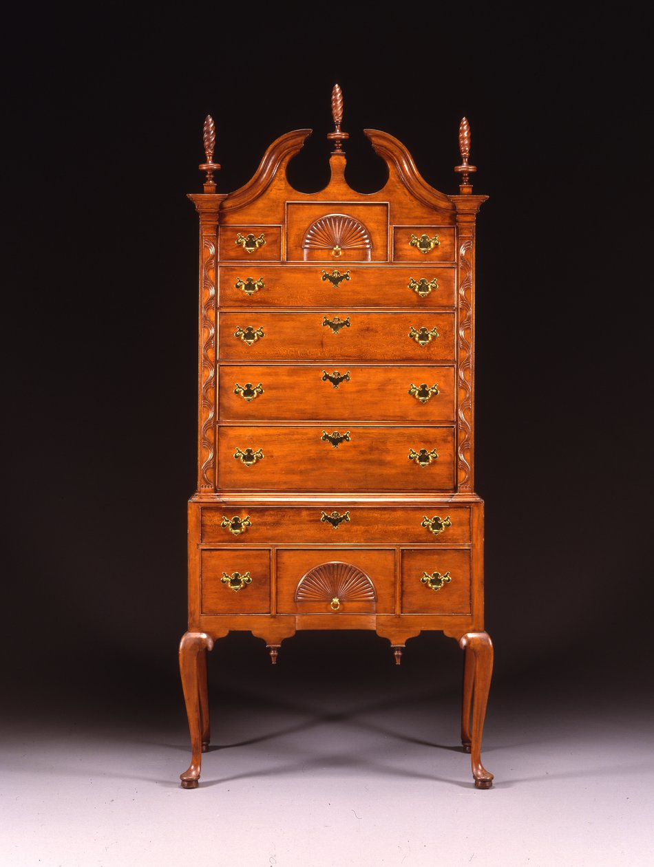 Hawley-Clarke-Lyman-familien Queen Anne udskåret høj kommode, Hadley eller Springfield-området, Massachusetts, ca. 1750-70 (kirsebærtræ) af Eliakim (school of) Smith