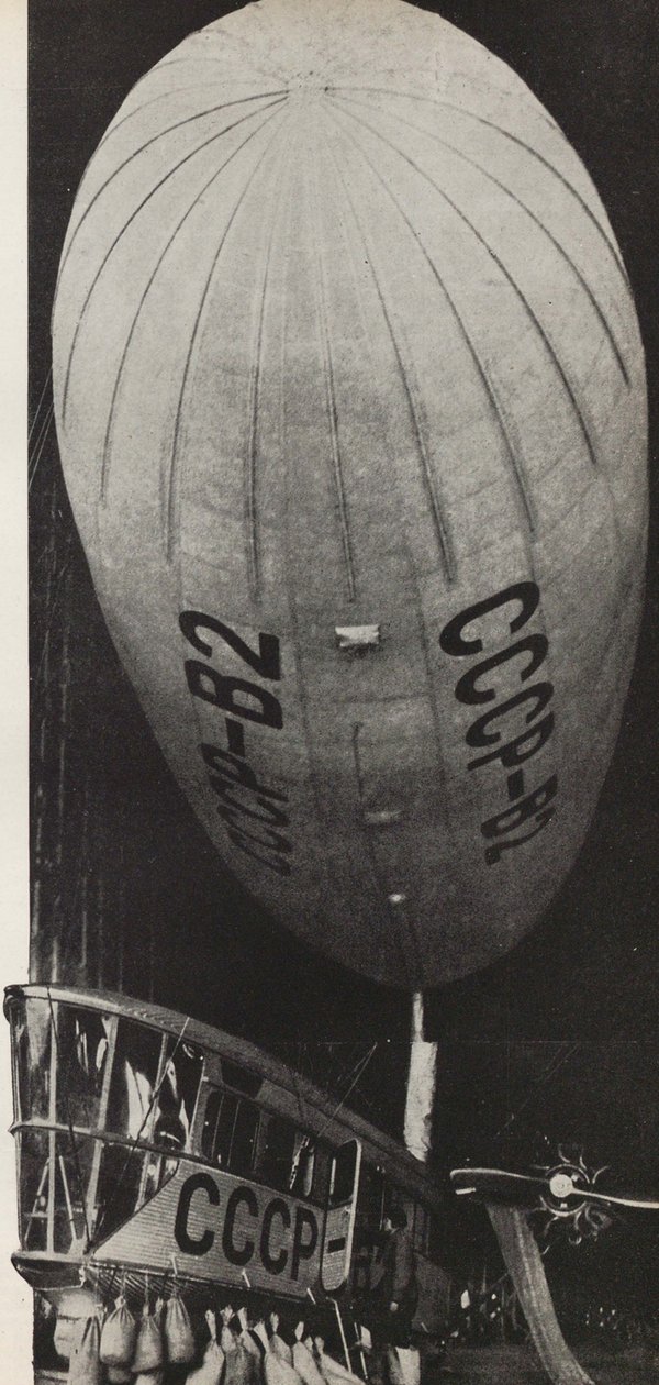 Sovjetunionen er begyndt at bygge dirigibles. Illustration fra USSR Builds Socialism, 1933. af Eliezer Markowich Lissitzky