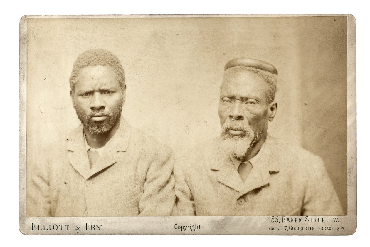 To Zulu-mænd, London, ca. 1882 (albumin print) af Elliott und Fry Studio