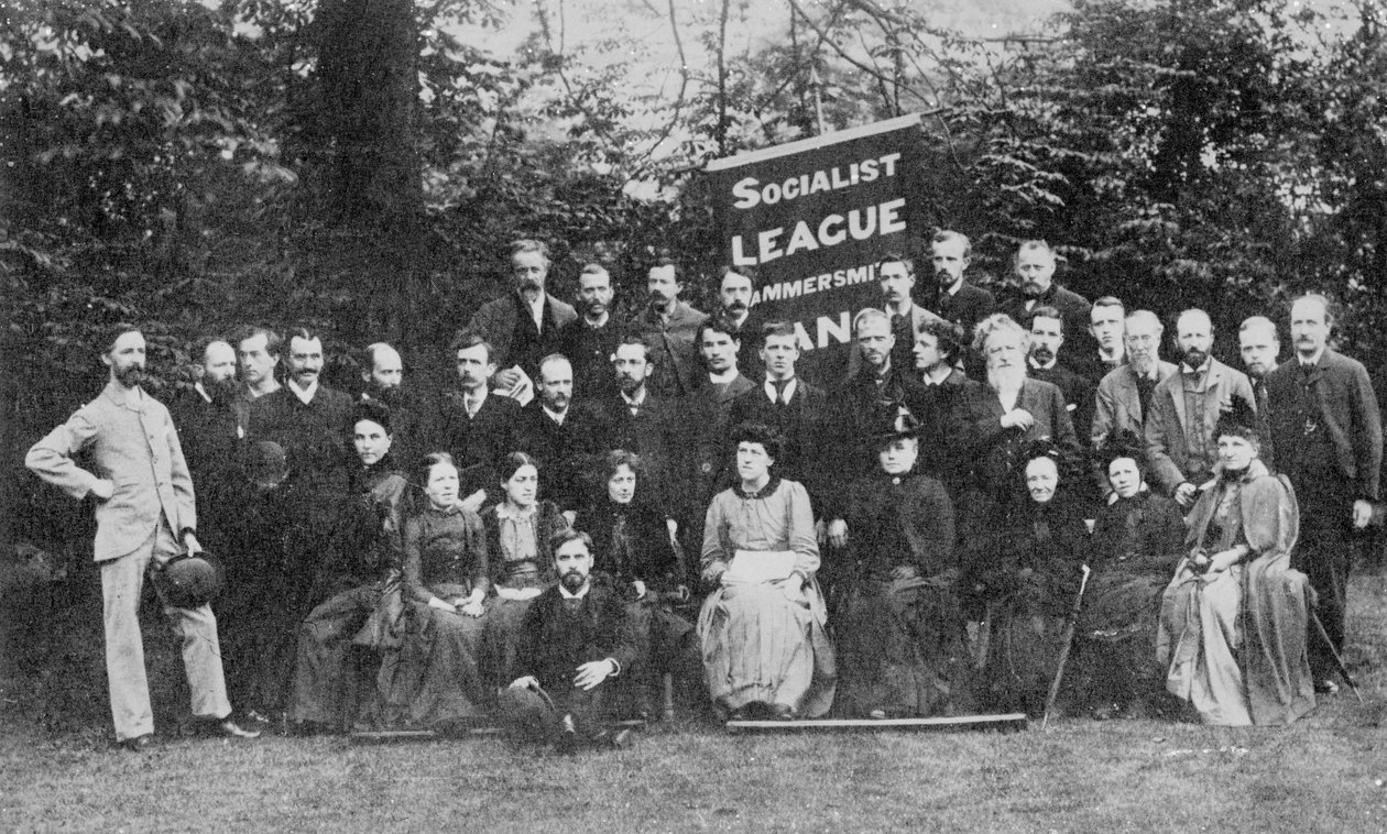 William Morris and the Hammersmith Socialist League, ca. 1885 (bw foto) af Emery Walker