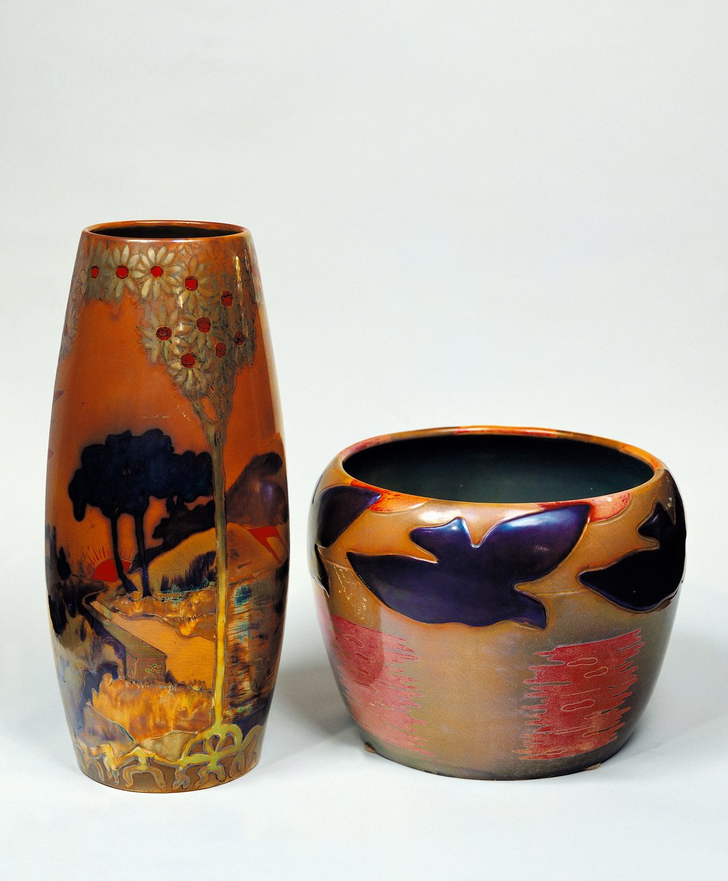 Cameo glasvaser med kugleformede kroppe af Emile Galle