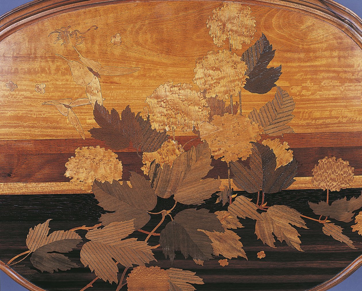 Nærbillede af et ovalt tebord, Frankrig af Emile Galle