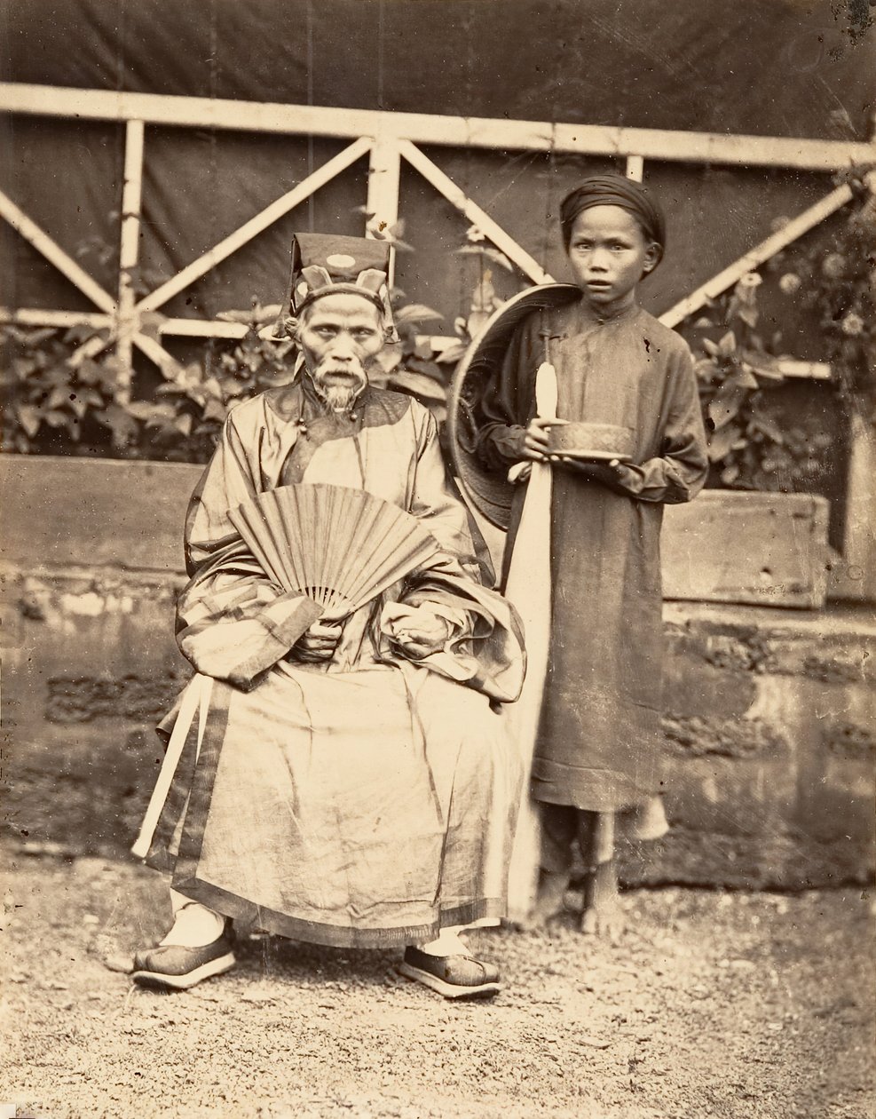 Landsbychef i officielt dragt, Cochinchina, 1866. af Emile Gsell