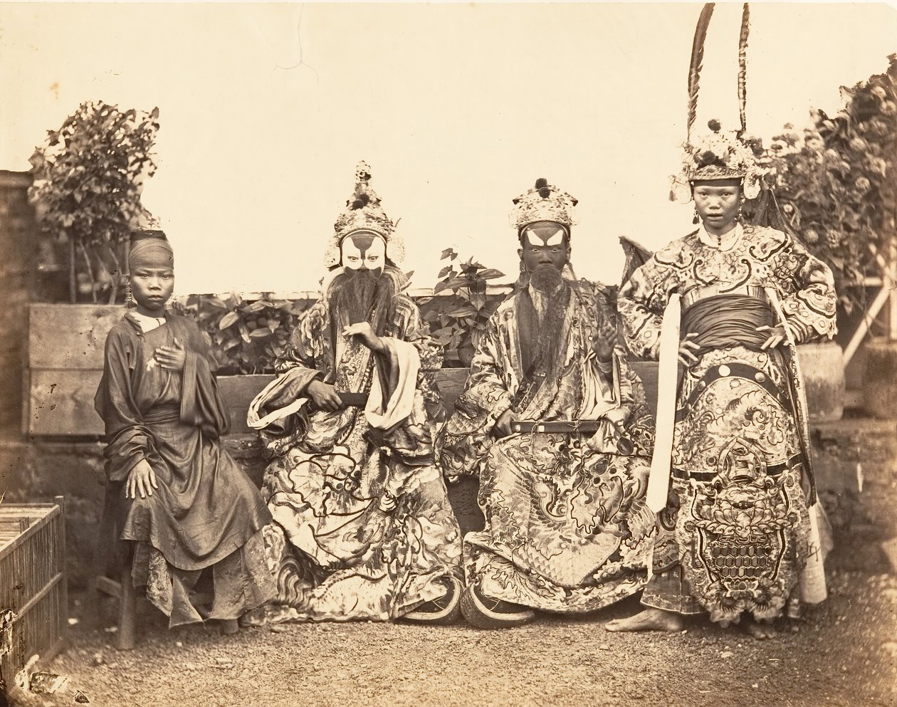 Teaterkostumer, Saigon, Cochinchina, 1866. af Emile Gsell