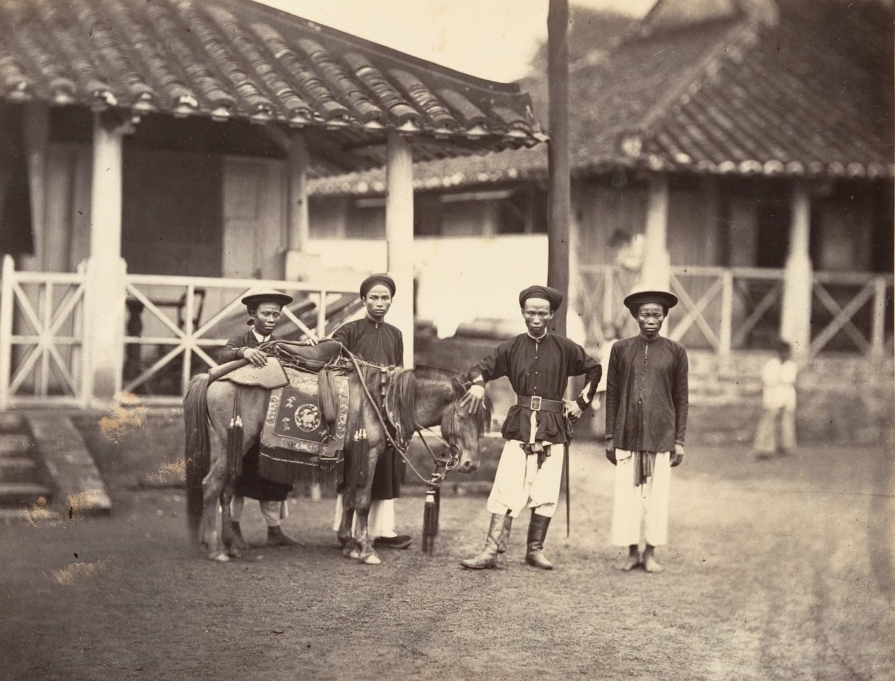 Velhavende Annamite rider på en hest, Cochinchina, 1866. af Emile Gsell