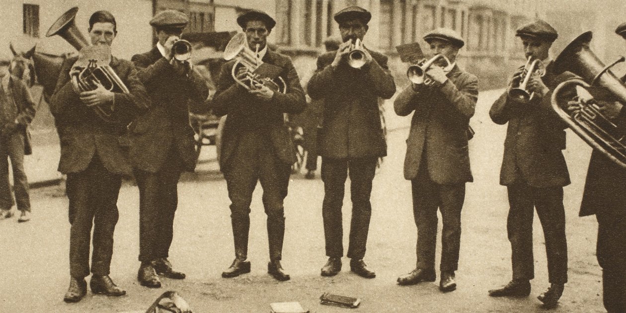 Et gadeband (sepia-billede) af English Photographer