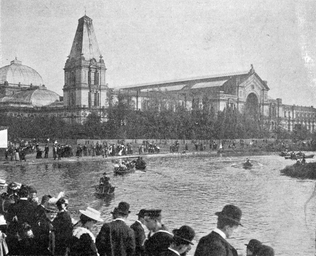 En udsigt over Alexandra Palace fra et hjørne af søen, illustration fra Kongen, 25. maj 1901 af English Photographer