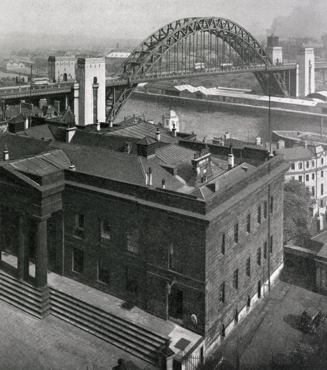 En udsigt over Tyne Bridge, der ser mod Gateshead fra Newcastle-upon-Tyne af English Photographer