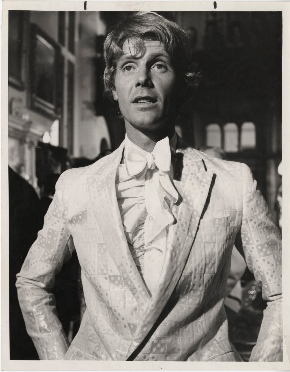 Skuespiller James Fox iført en jakke af Mr Fish, 1968 af English Photographer