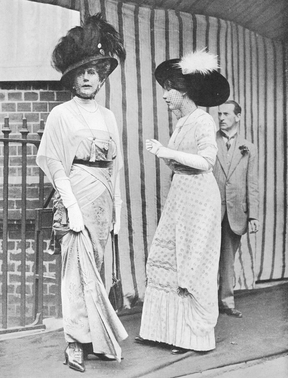 Alice Keppel og hendes datter Violet Trefusius, 1912 af English Photographer