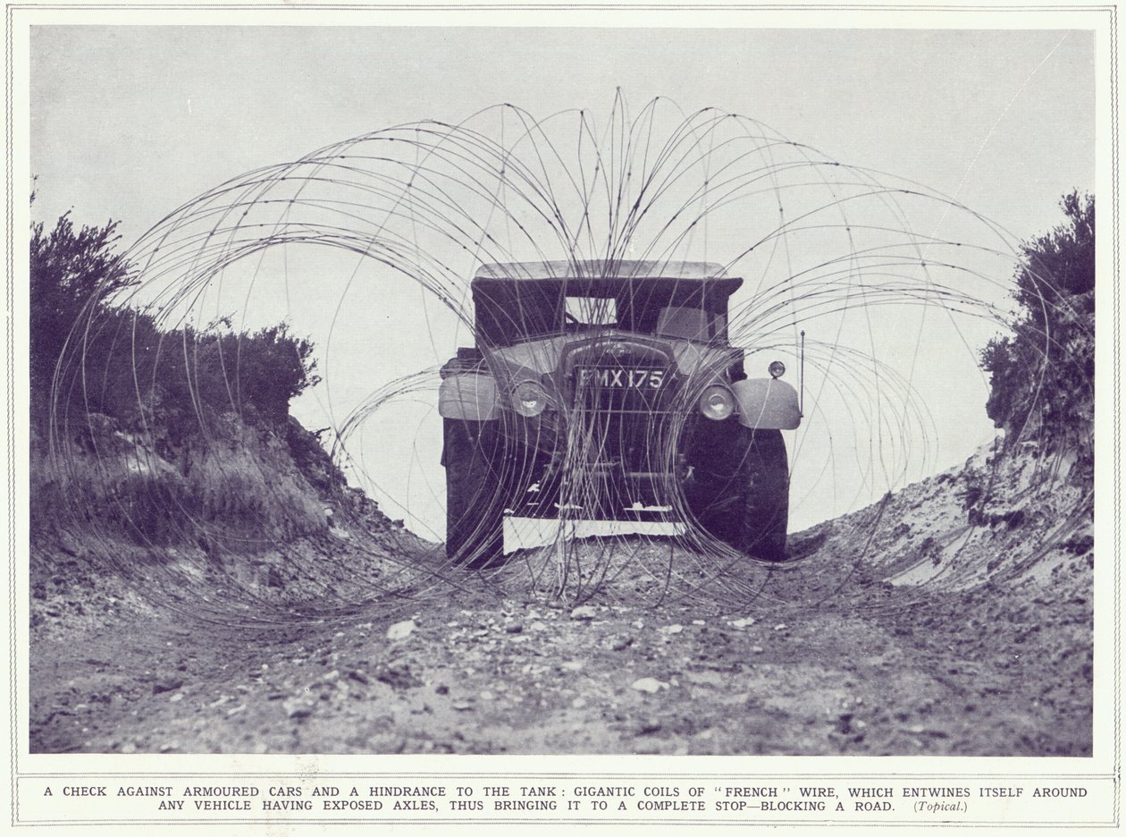 En panservogn standses af gigantiske spoler af fransk tråd, der blokerer vejen, fra The Illustrated War News, udgivet 22. november 1939 af English Photographer