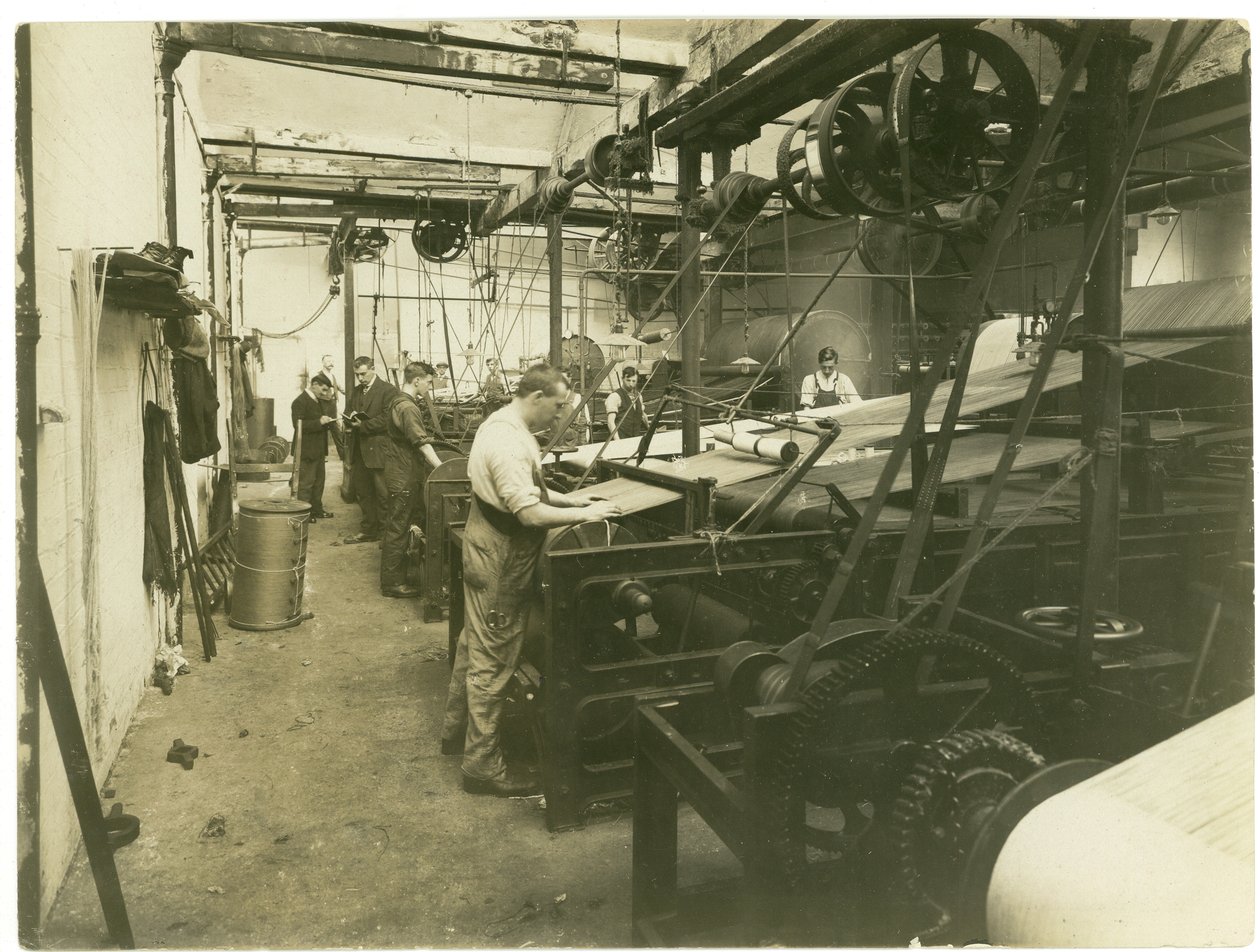 Bjælkerum i en tæppefabrik, 1923 af English Photographer