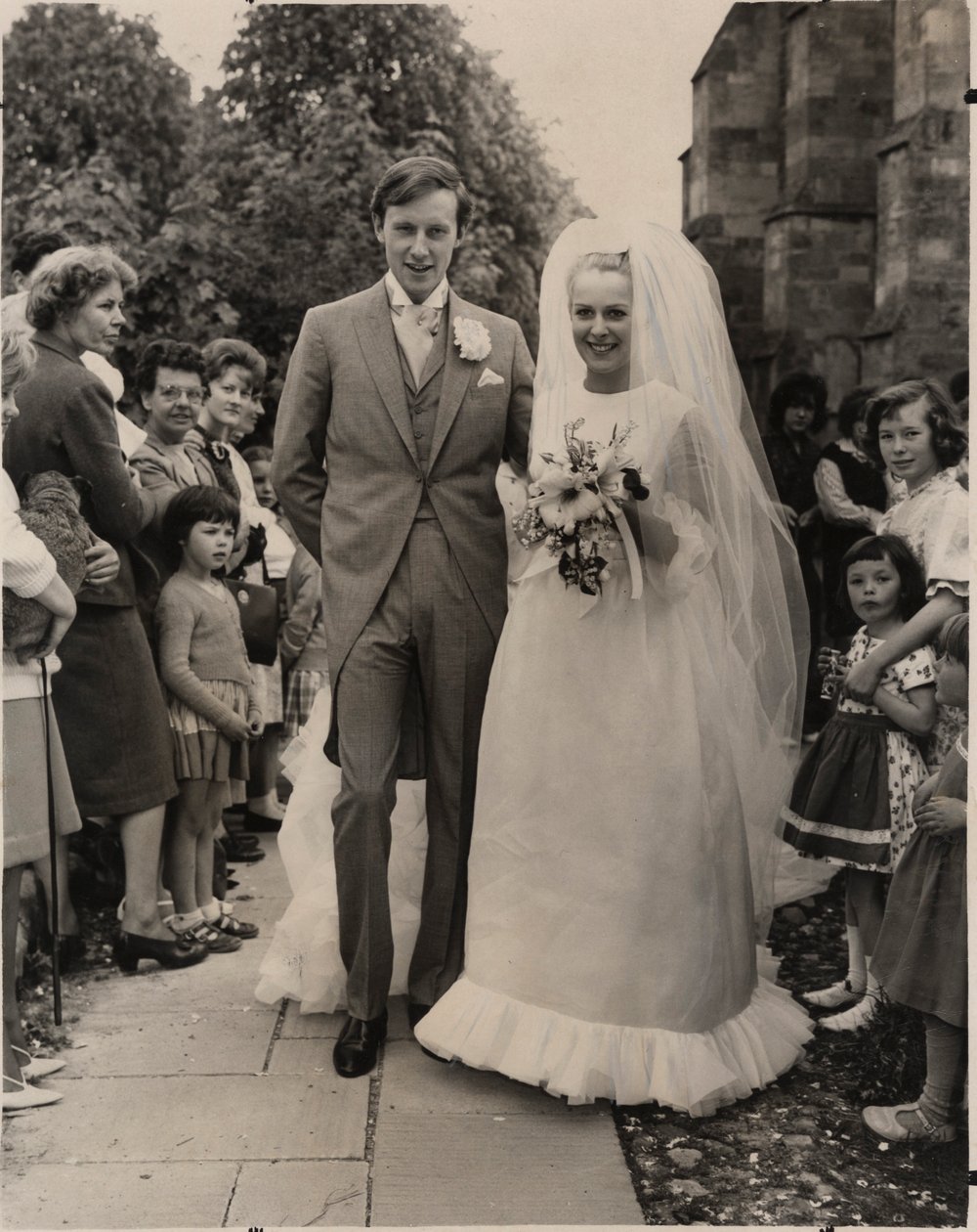 Candida Betjeman i Belleville Couture til sit bryllup med Rupert Lycett Green, juni 1963 af English Photographer