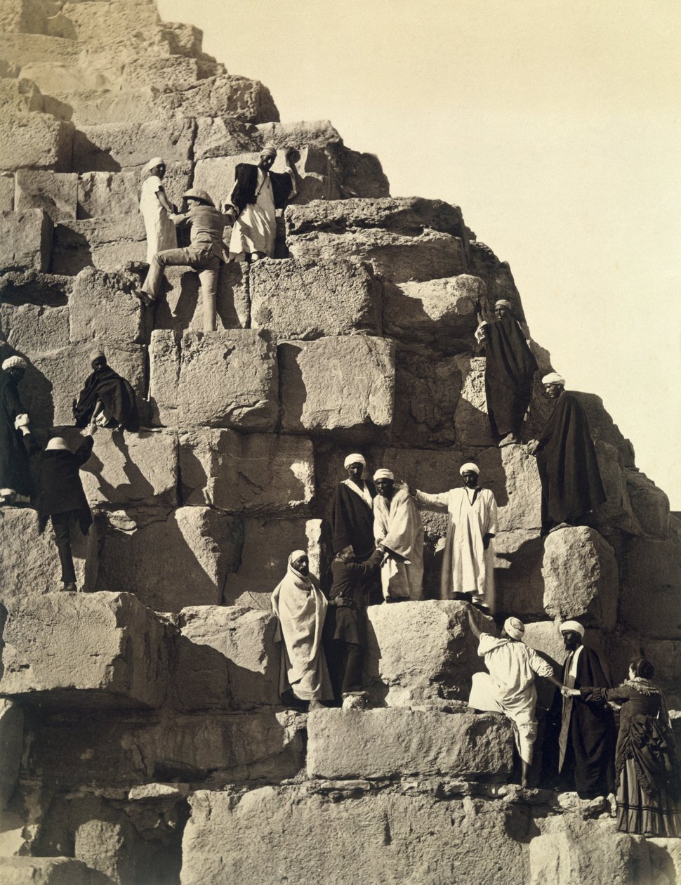 Klatring af pyramiderne, 1878 af English Photographer