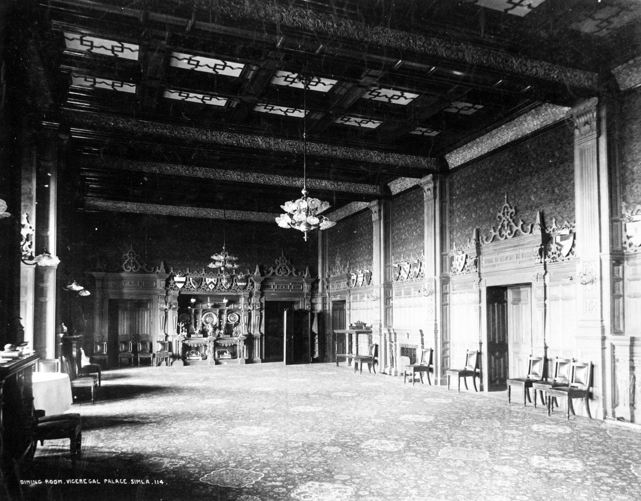 Spisestue i Viceregal Lodge, Simla, ca. 1890 af English Photographer