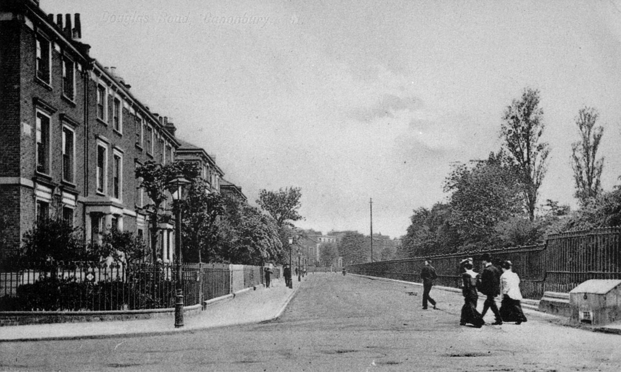 Douglas Road, Canonbury, Islington, ca. 1905 af English Photographer