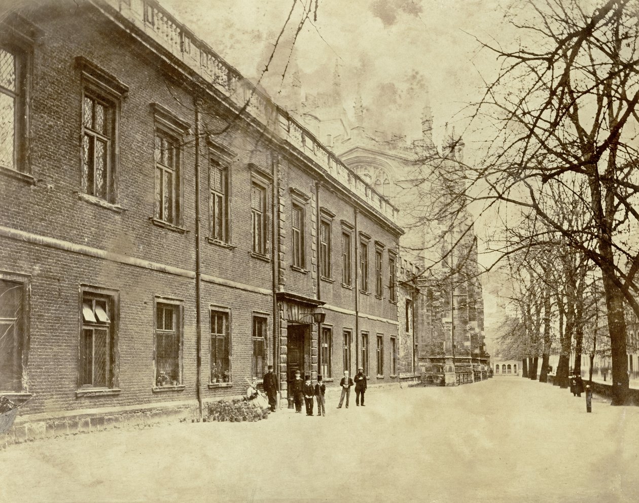 Eton College, udsigt mod indgangen til School Yard og College Chapel, 1860