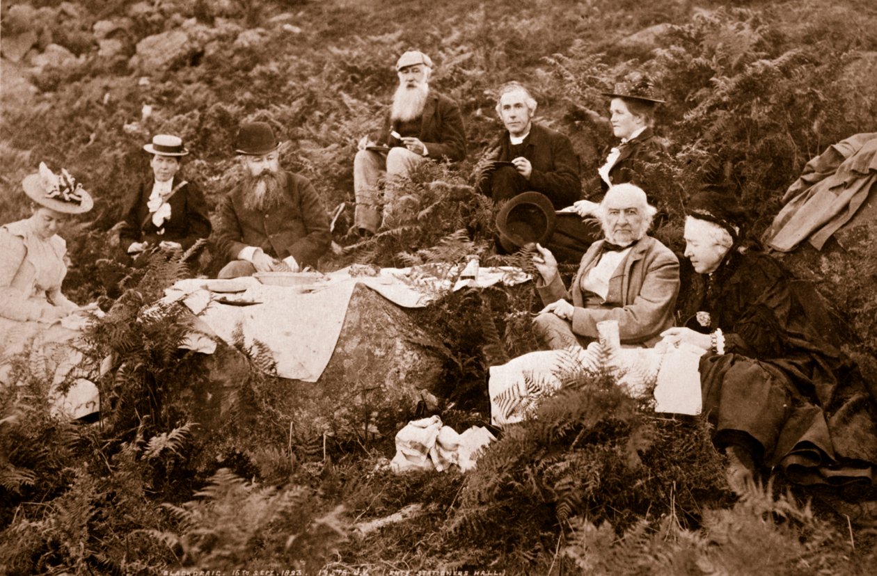 Gladstone-picnic på Black Craig Castle, trykt af J. Valentine, 1893 (fotogravure) af English Photographer