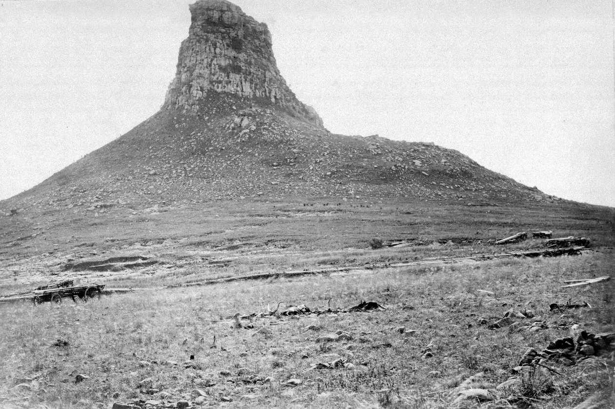 Isandlwana-bjerget, 1879 af English Photographer