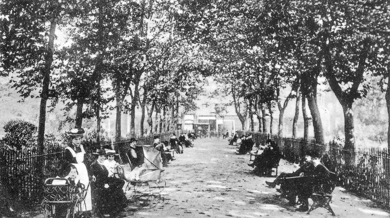 Islington Green, ca. 1900 af English Photographer
