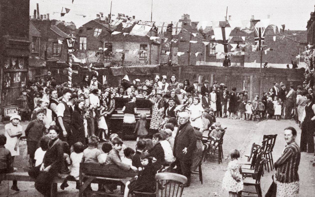Jubilæumsgadefest, 1935 af English Photographer