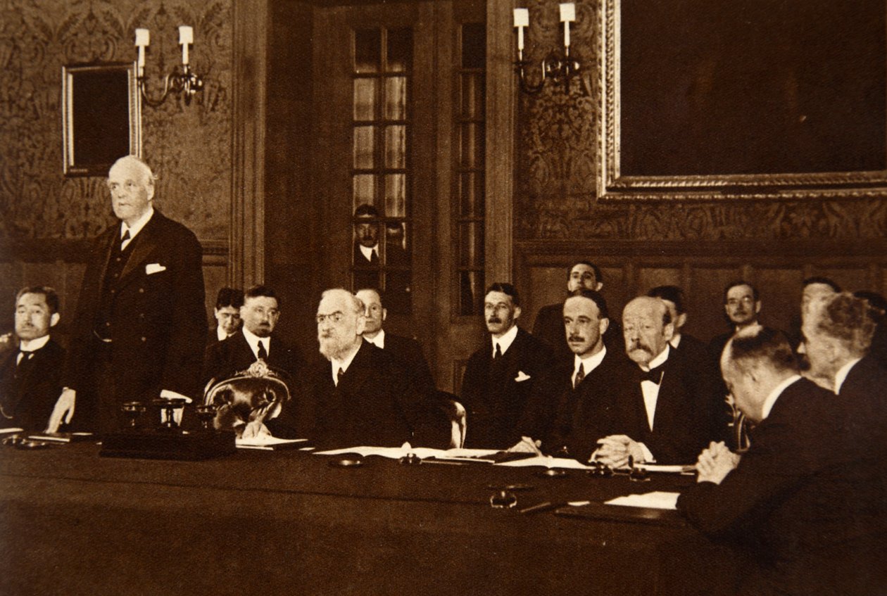 Folkeforbundet - første møde i London, 1920, hr. A.J. Balfour taler som lordpræsident for rådet af English Photographer