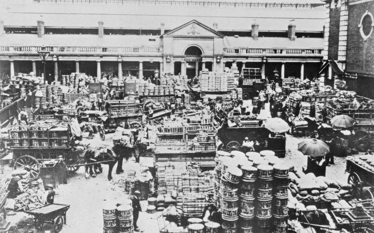 Indlæser frugt på Covent Garden Market, 1900 af English Photographer