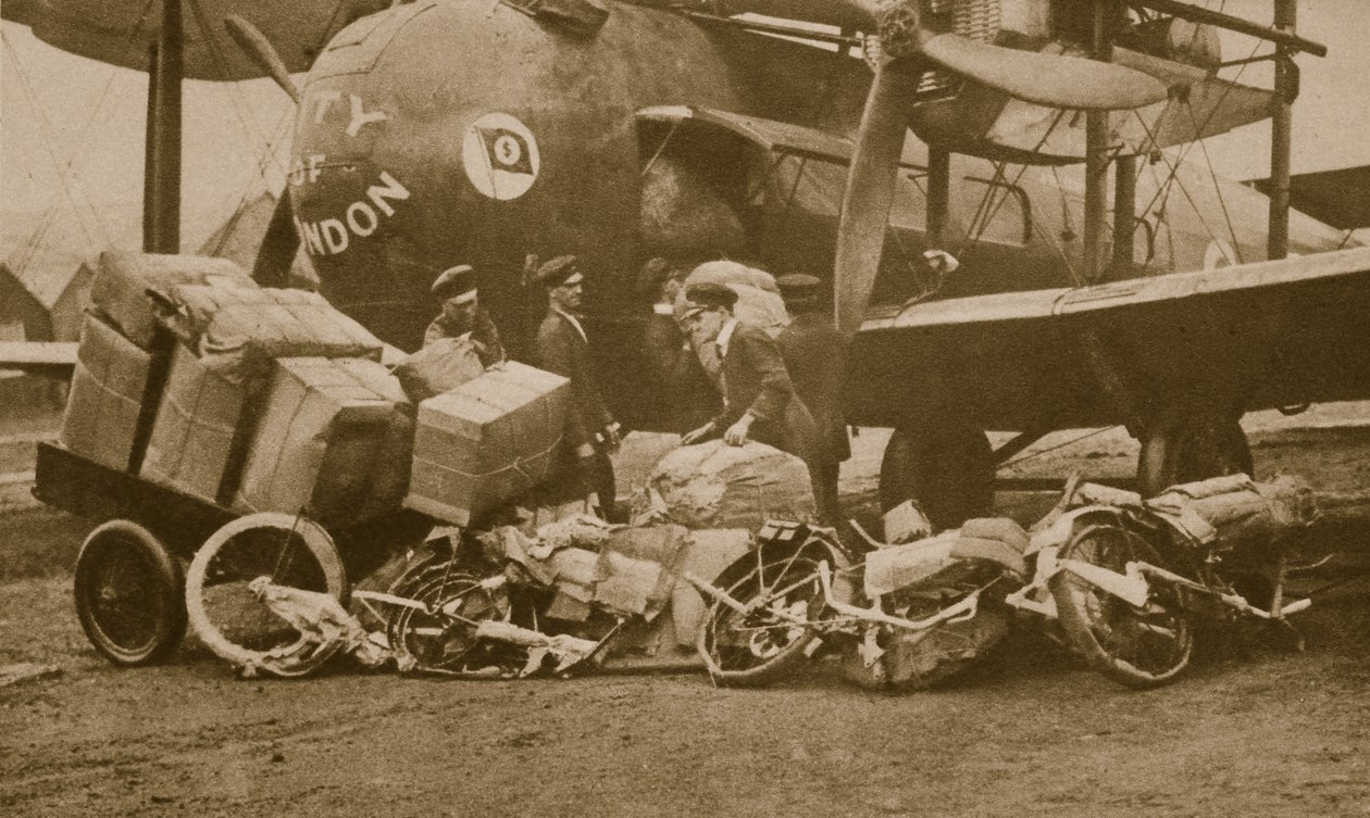 Indlæser Vickers-Vimy maskinen City of London med motorcykelrammer til Köln (sepia foto) af English Photographer