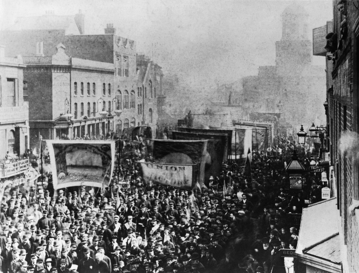 London Dock Strike, 1889 af English Photographer
