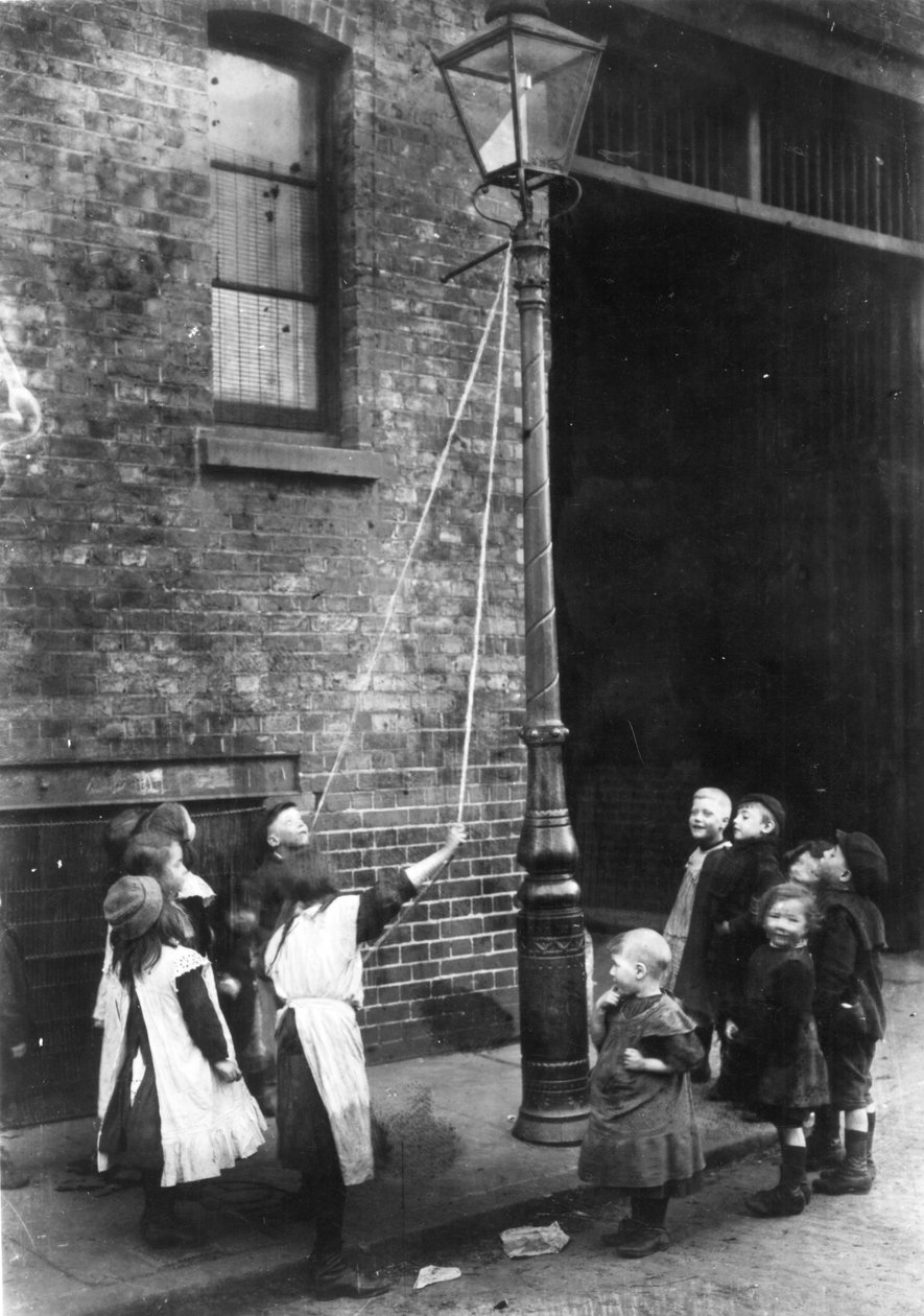 London Slums, ca. 1900 af English Photographer
