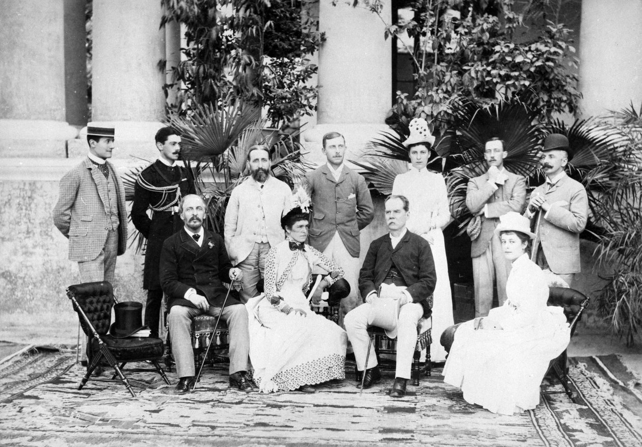 Lord og lady Dufferin og gruppen i Viceregal Lodge, Shimla, ca. 1884-88 af English Photographer