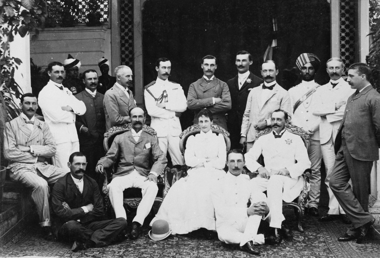 Lord og Lady Lansdowne og deres personale i Viceregal Lodge, Shimla, ca. 1888-94 af English Photographer