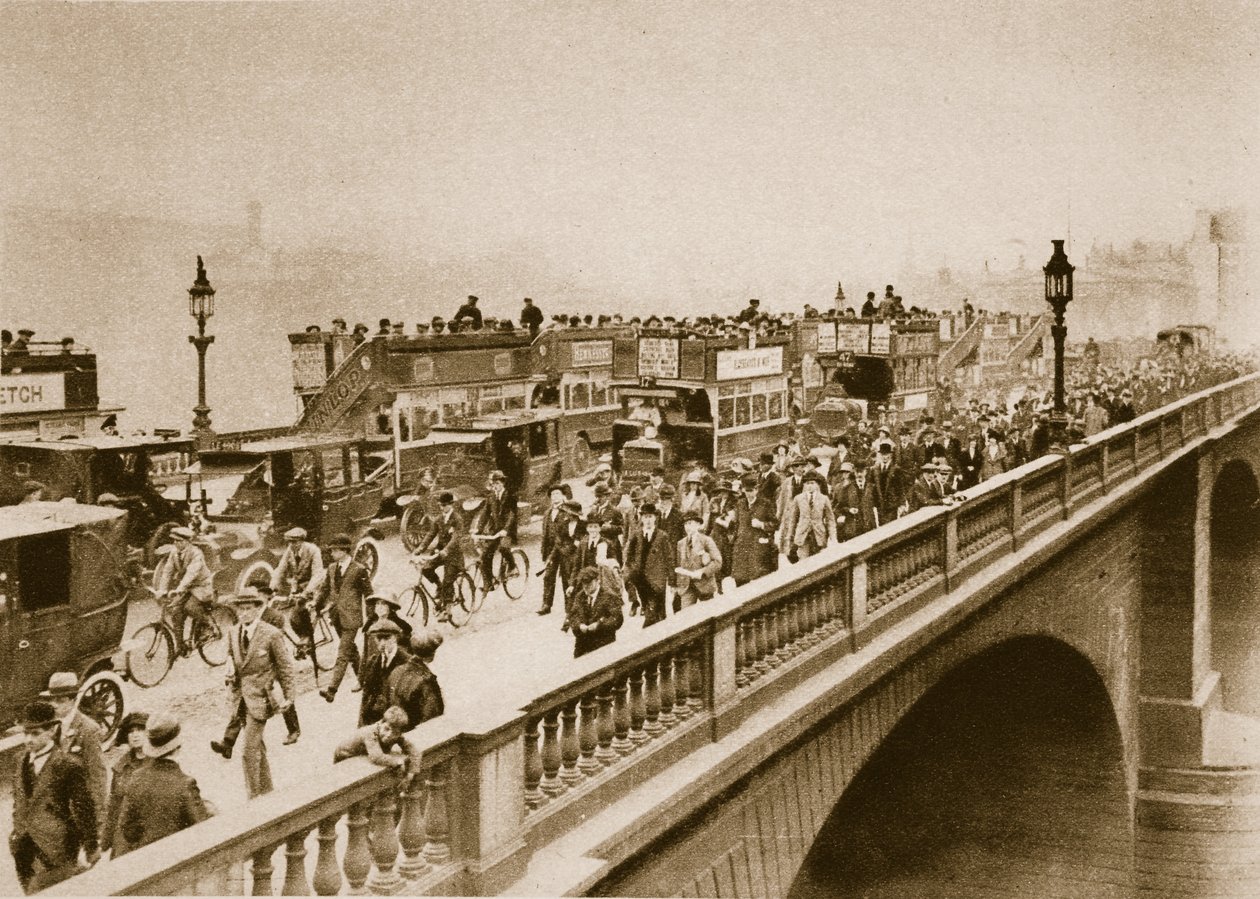 mandag morgen myldretiden på London Bridge (sepia-billede) af English Photographer