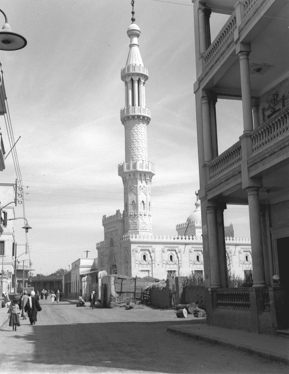 Moské i moderne Luxor, fra et album indeholdende 206 fotografier samlet af major W.H.J. Udsalg, 1940-43 af English Photographer
