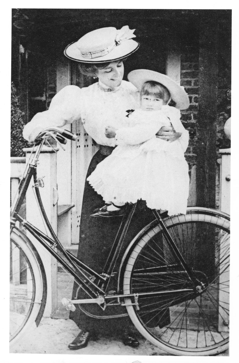 Mor og barn på cykel, ca. 1890