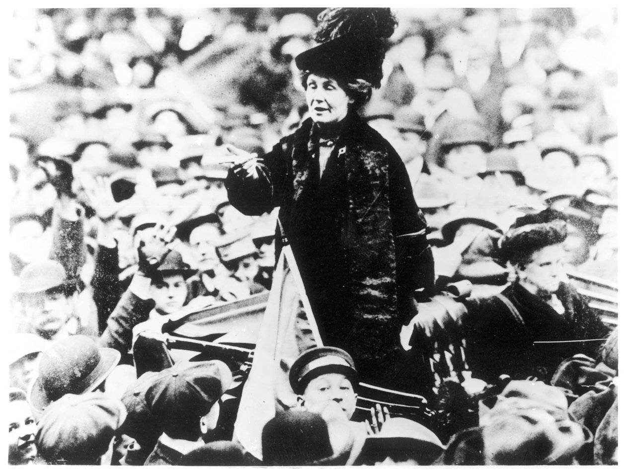 Fru Emmeline Pankhurst (1857-1928) Tiltaler en skare i New York af English Photographer