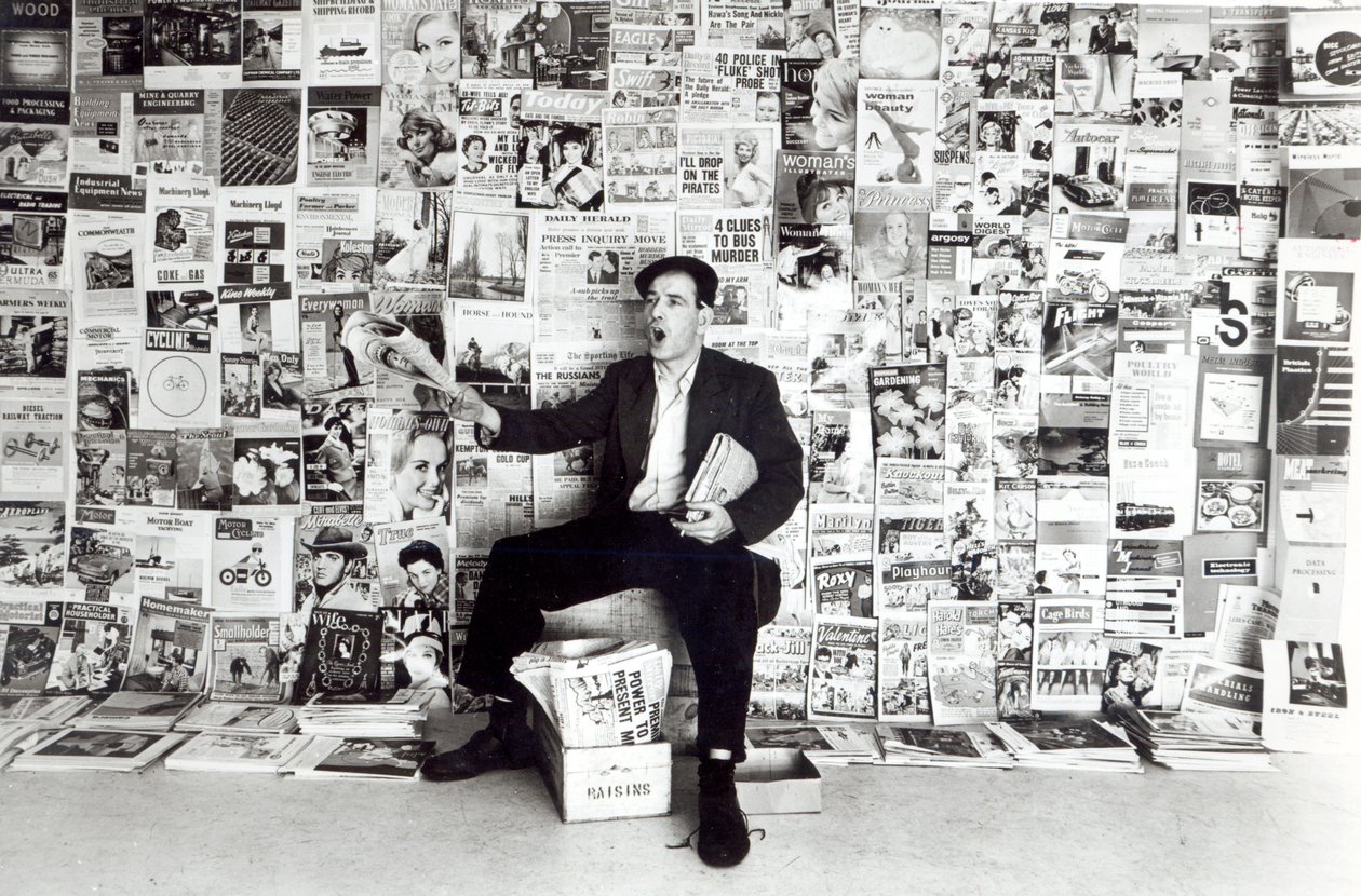 Avissælger, ca. 1960 af English Photographer