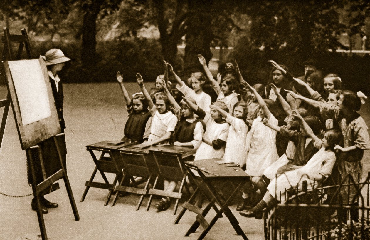 Friluftskursus i Lincolns Inn Fields (sepia-foto) af English Photographer