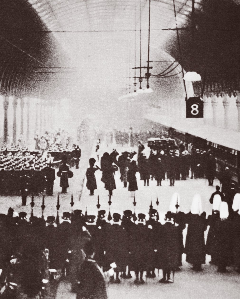 Paddington Station, George Vs lig på vej til sit sidste hvilested i Windsor, 1936 af English Photographer