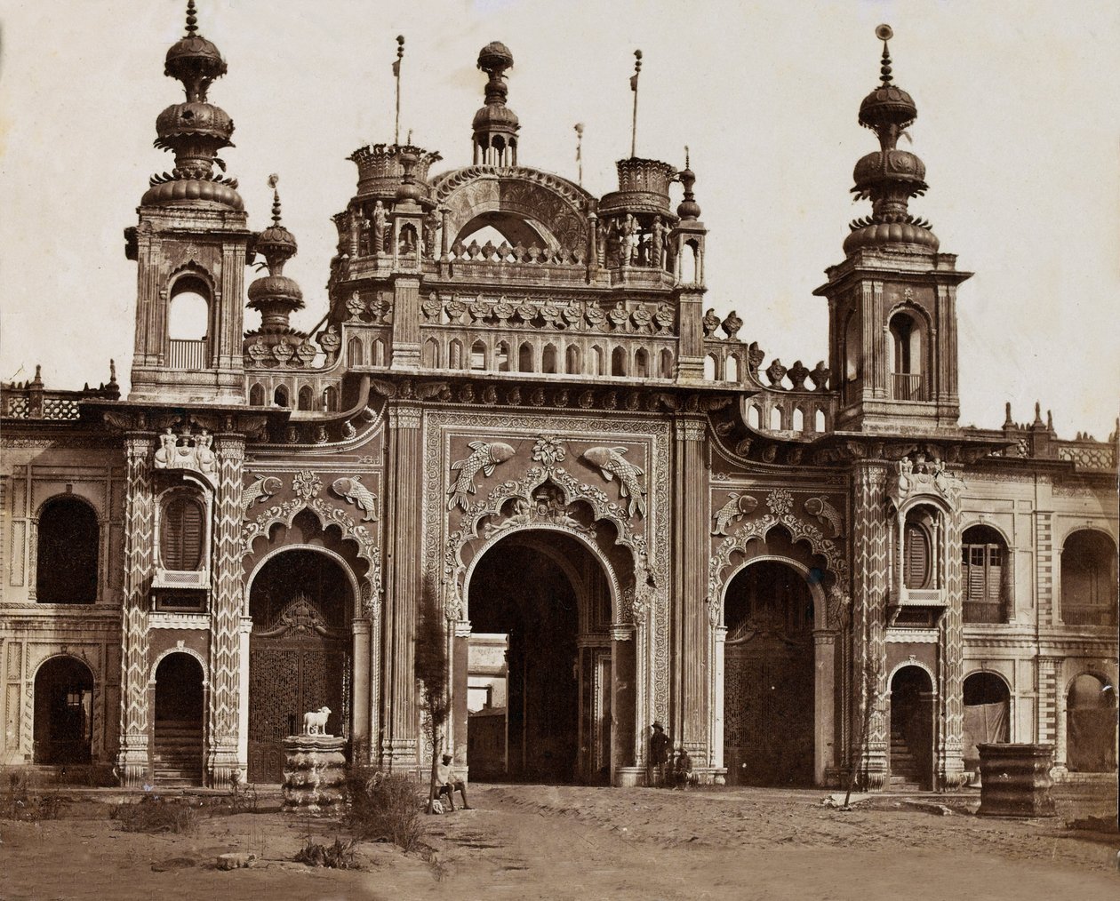 Palace gateway, ca. 1858 af English Photographer