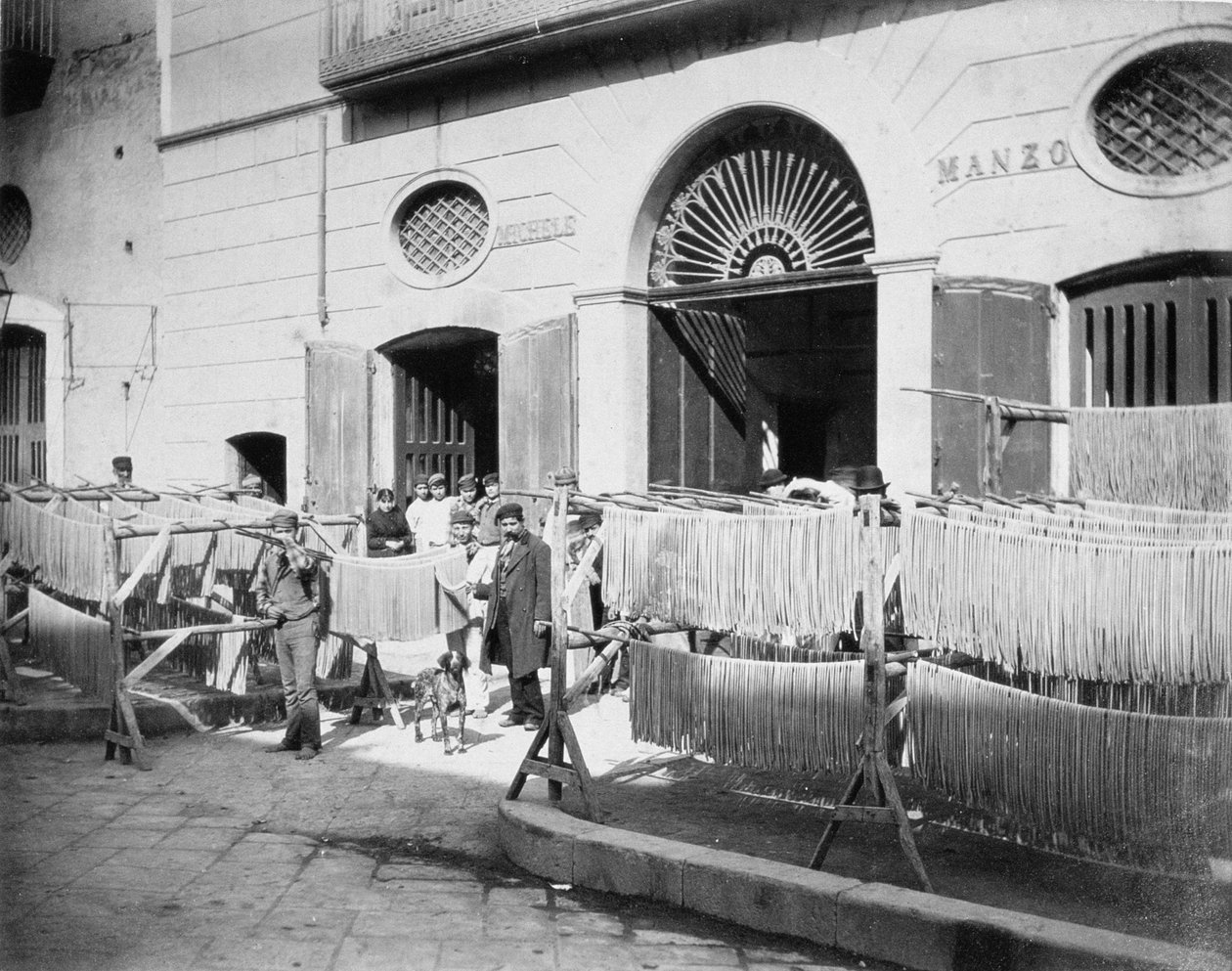 Pasta tørring i gaderne, Napoli, 1897 af English Photographer