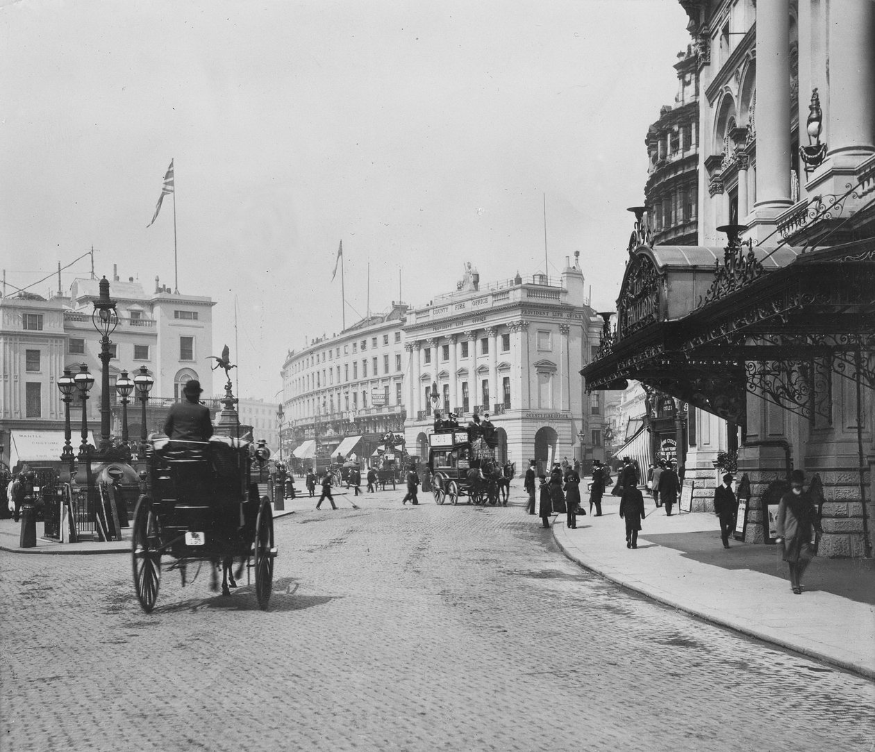 Piccadilly Circus af English Photographer