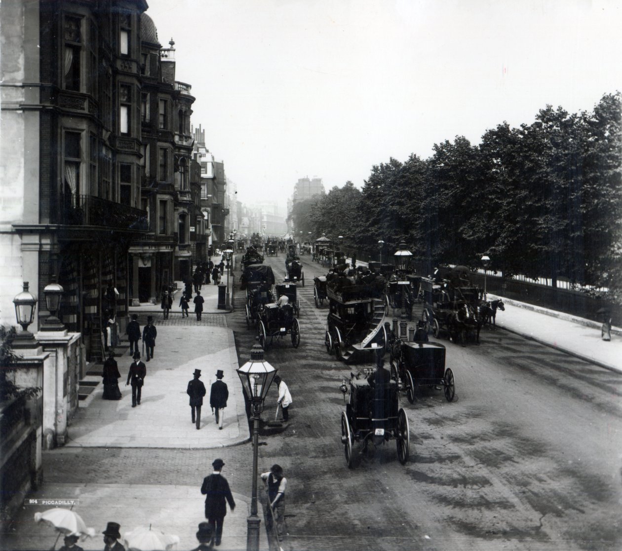 Piccadilly, London af English Photographer