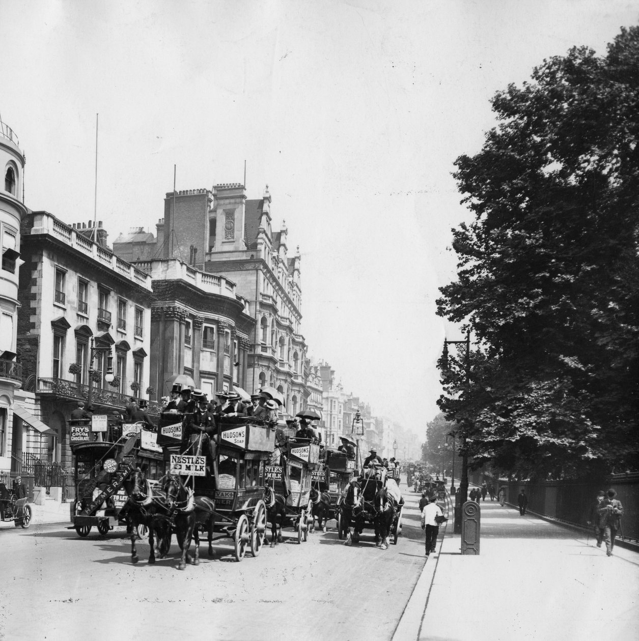 Piccadilly, London af English Photographer