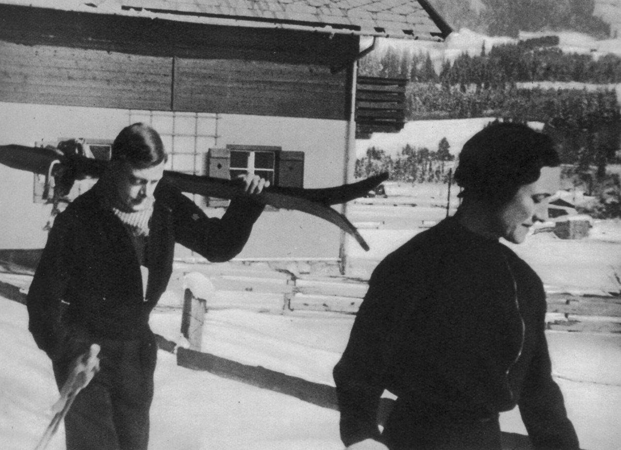 Prins Edward og Wallis Warfield Simpson på skiferie, 1936 af English Photographer