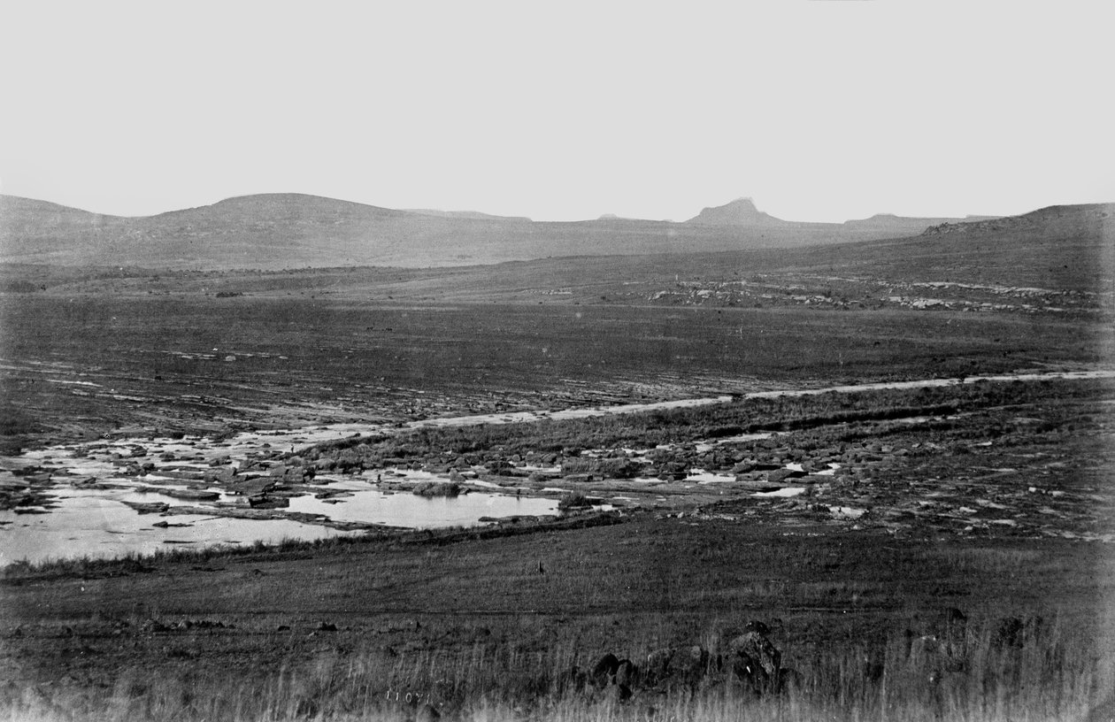 Rorkes Drift med Isandlwana i det fjerne, 1879 af English Photographer