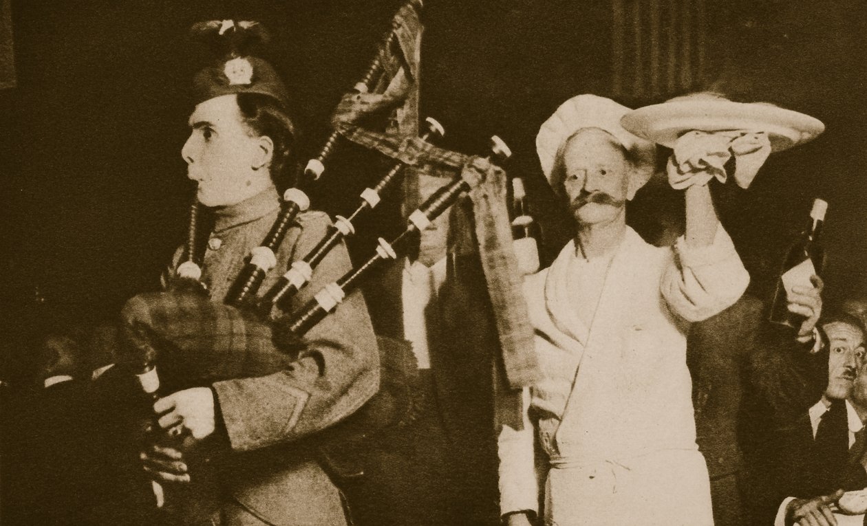 Skotsk piper introducerer haggis til en kaledonsk banket, London (sepia foto) af English Photographer