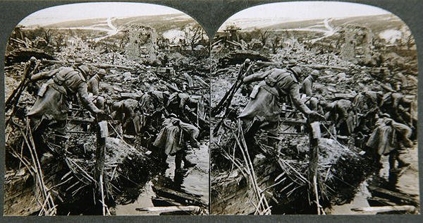 Searching the Ruins, Somewhere in France, ca. 1914-18 (gelatine sølvtryk) af English Photographer