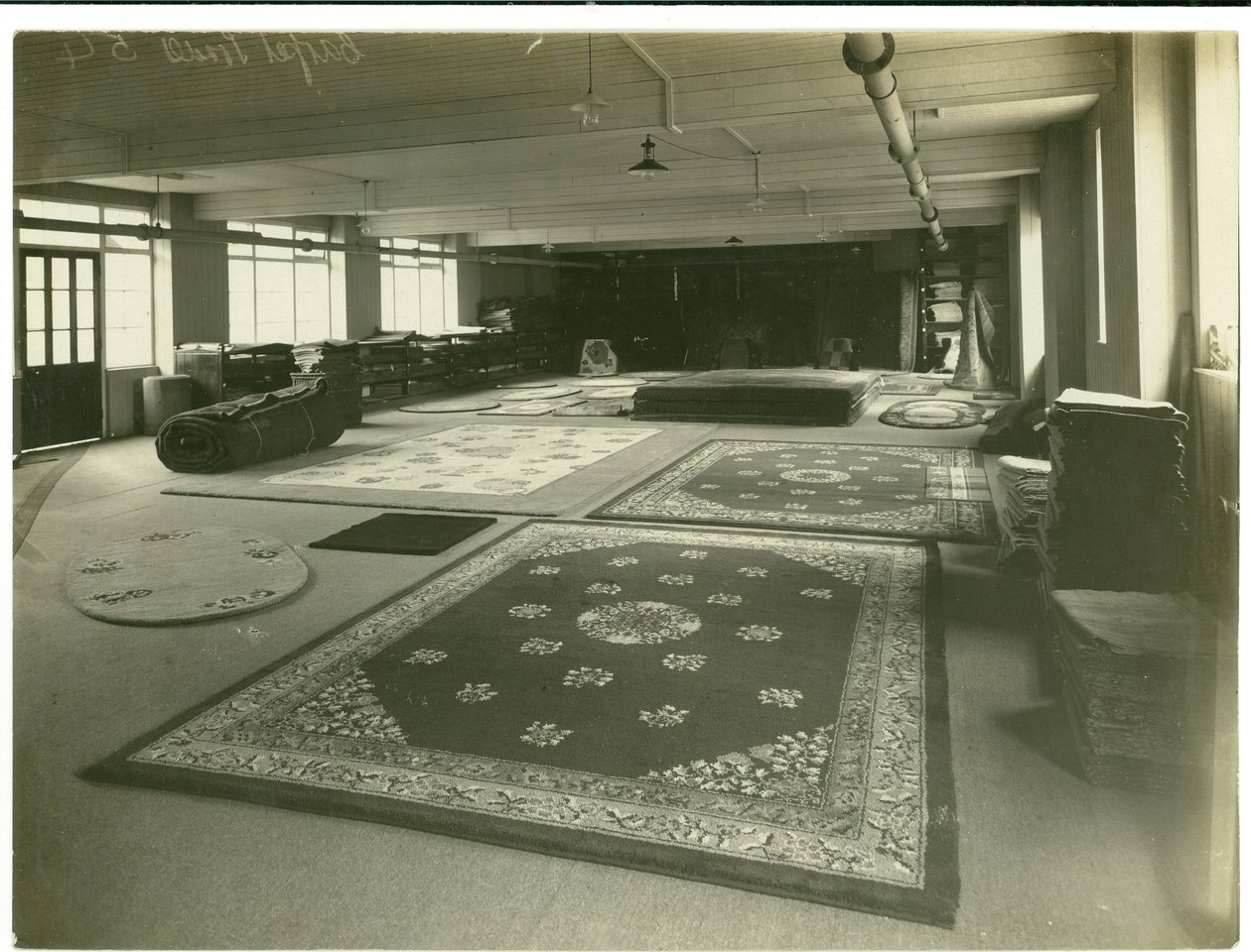 Udstillingslokale for anglo-tyrkiske væve, Carpet Trades, 1923 af English Photographer