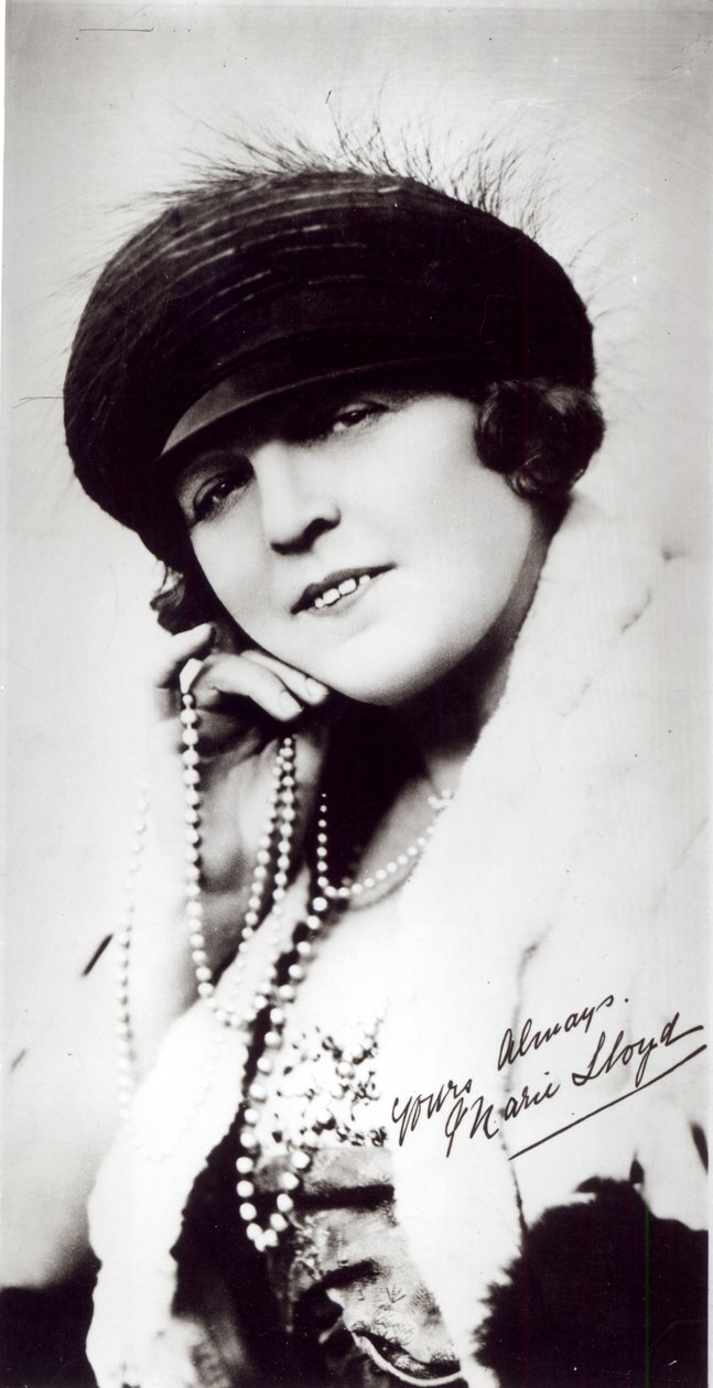 Signeret fotografi af Marie Lloyd (1870-1922) af English Photographer